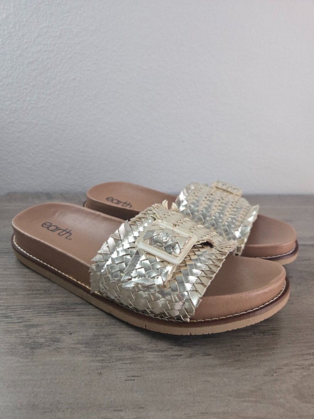 Earth Women's Fontane Woven Flat Sandals Woven Slide Slip-On Gold 9.5M
